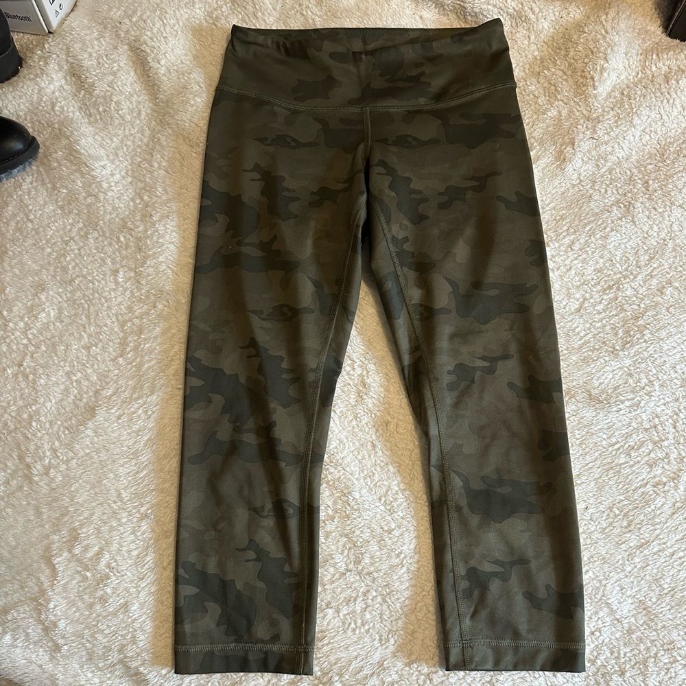 Camo lululemon crop leggings